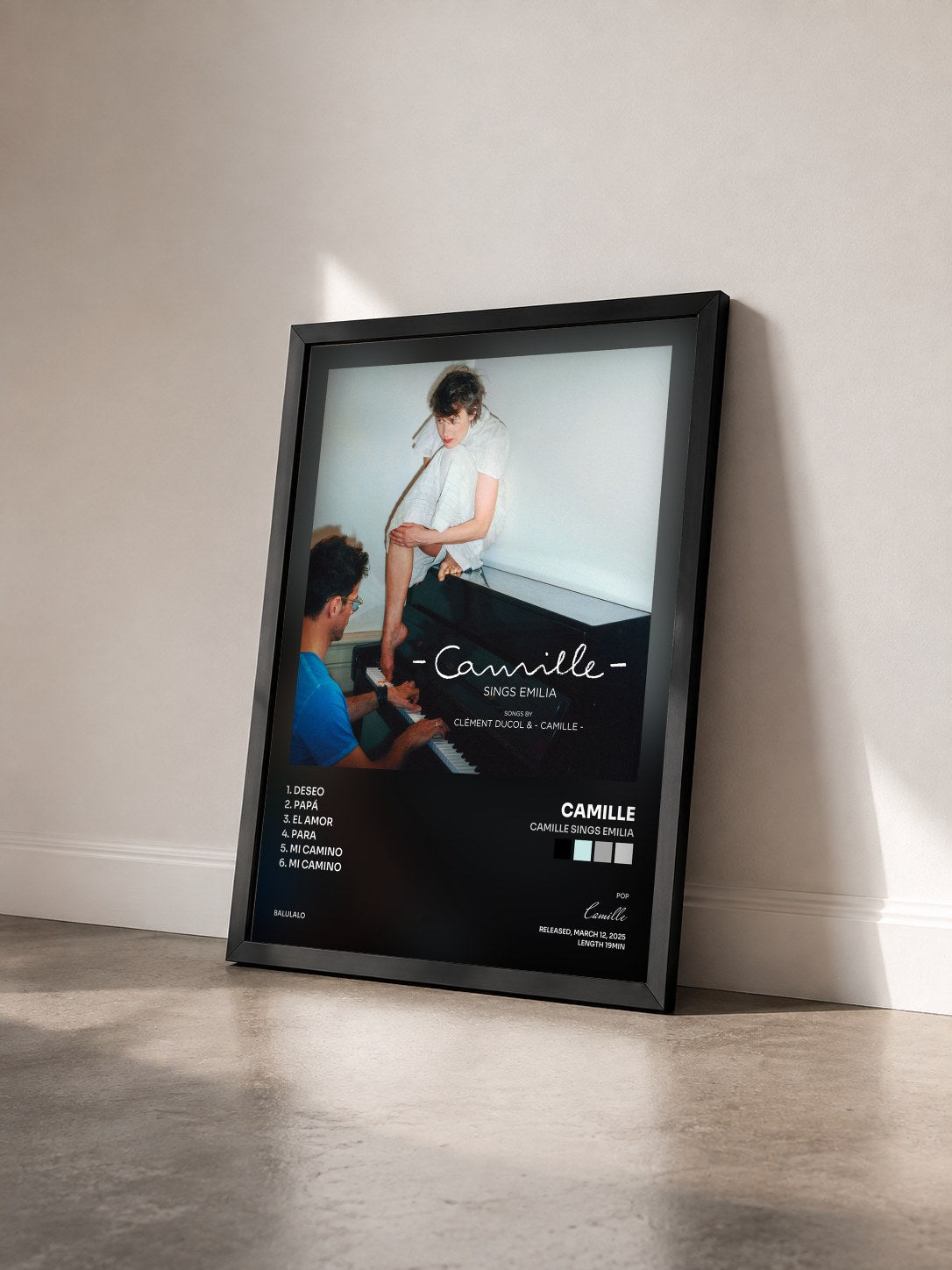 #noir Tableau de l'album Camille sings Emilia de Camille vu de trois quarts, cadre noir
