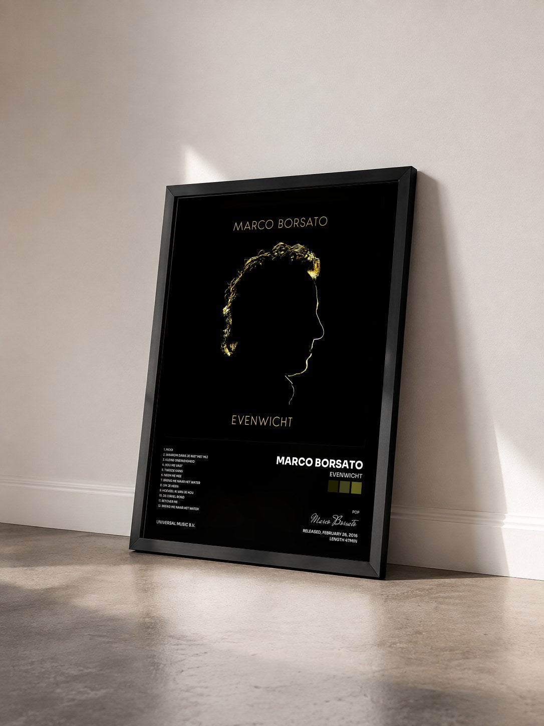 #noir Tableau de l'album Evenwicht de Marco Borsato vu de trois quarts, cadre noir