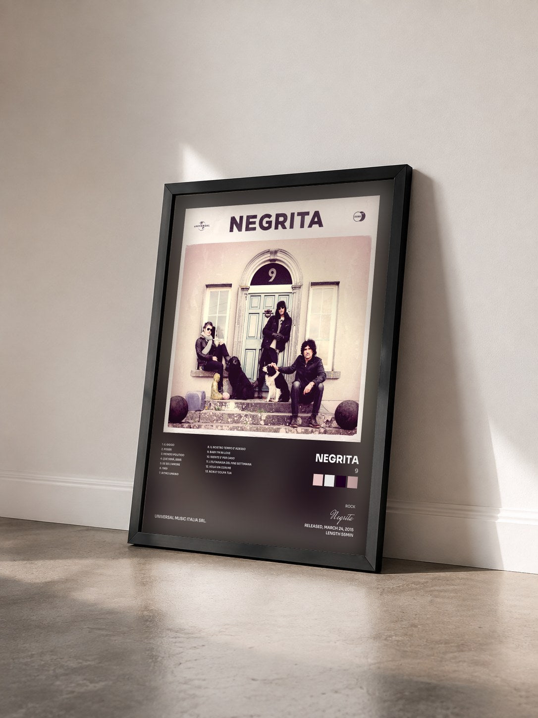 #noir Tableau de l'album 9 de Negrita vu de trois quarts, cadre noir