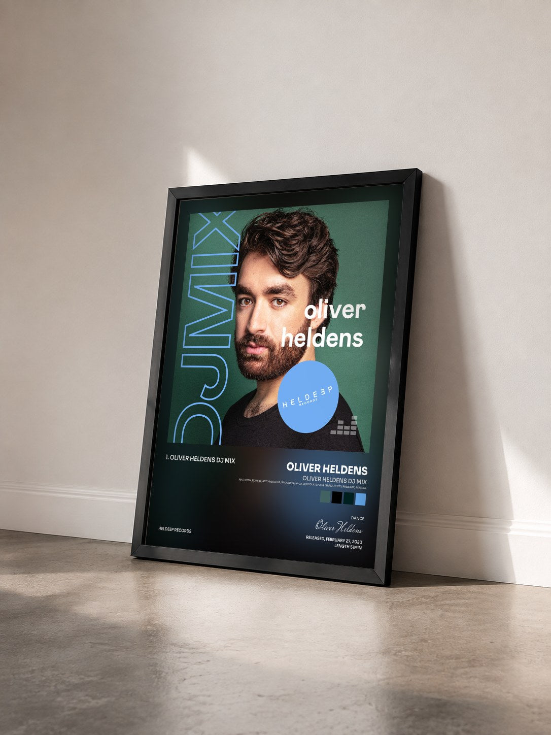 #noir Tableau de l'album Oliver Heldens DJ Mix (feat. Riton, Example, Antoine Delvig, JP Candela, HI-LO, Chocolate Puma, Lenno, Mesto, Firebeatz, Schella,  de Oliver Heldens vu de trois quarts, cadre noir