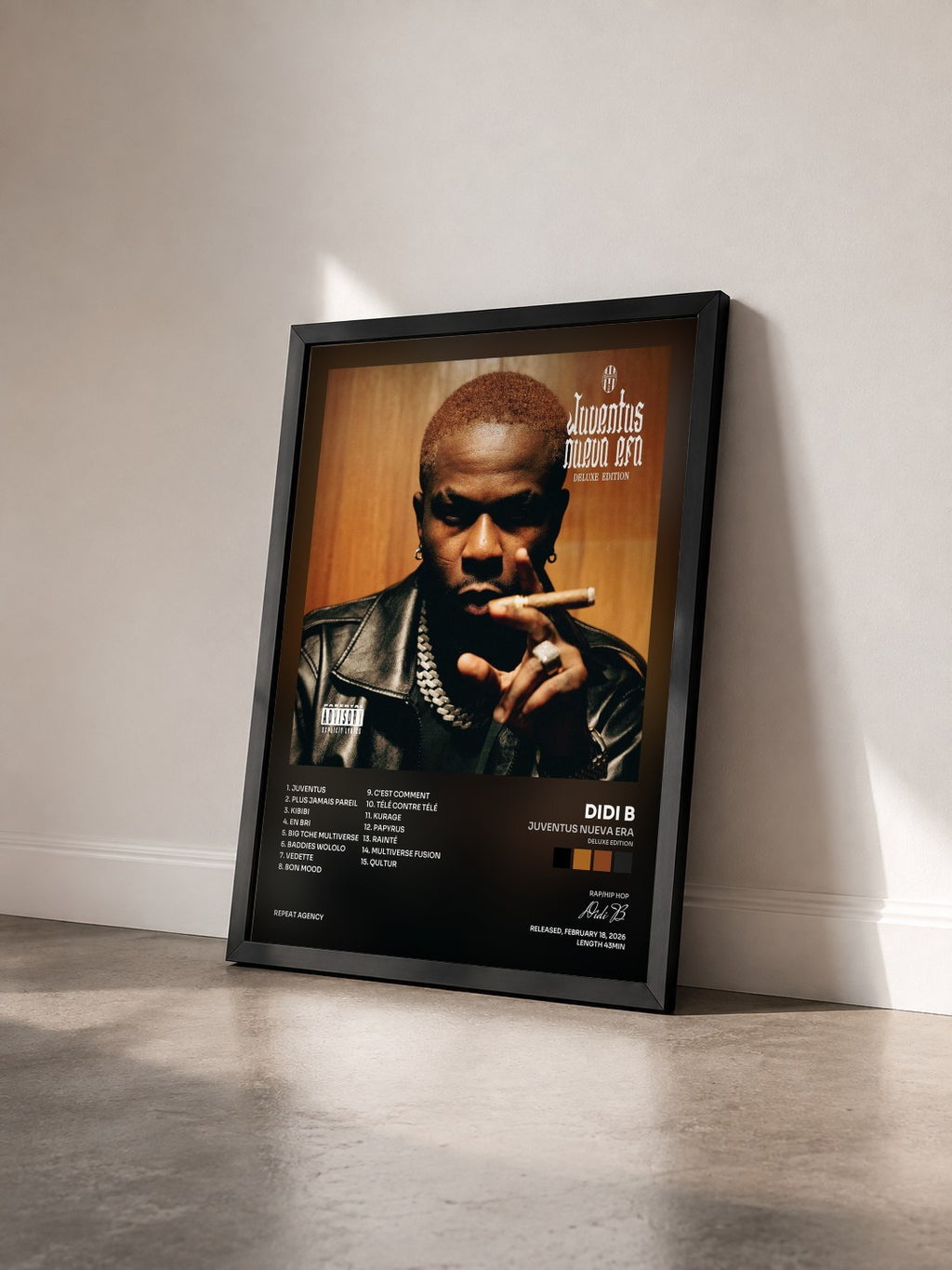 #noir Tableau de l'album Juventus Nueva Era (Deluxe Edition) de Didi B vu de trois quarts, cadre noir