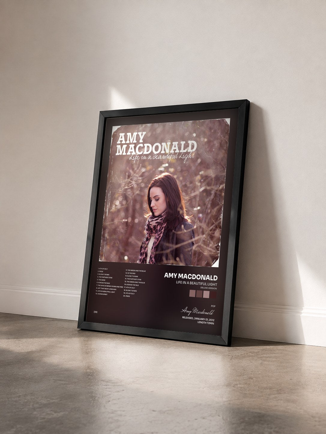 #noir Tableau de l'album Life In A Beautiful Light (Deluxe Version) de Amy Macdonald vu de trois quarts, cadre noir