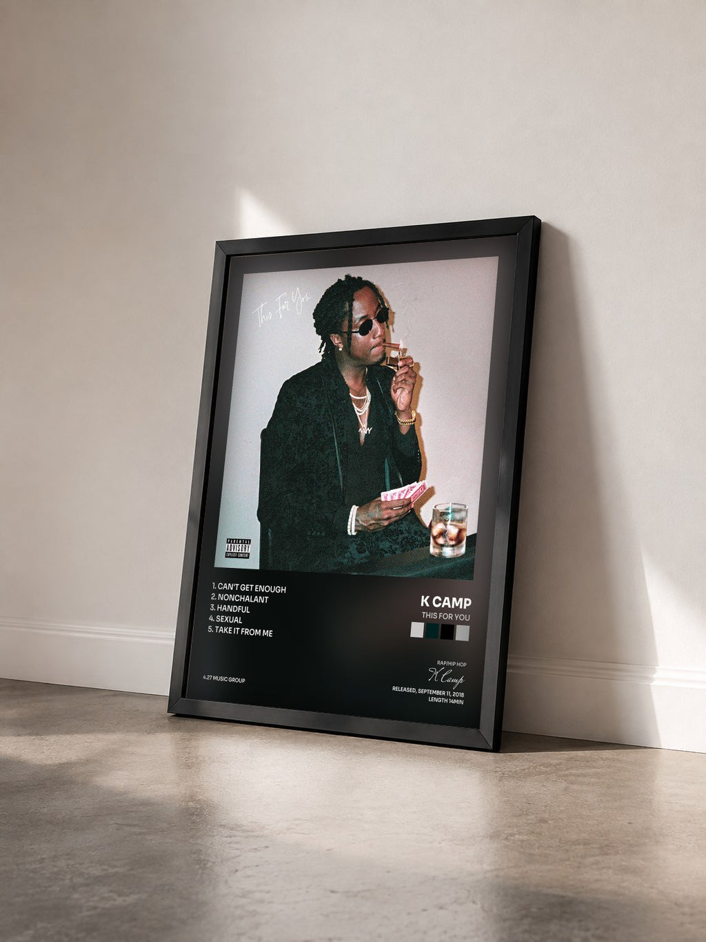 #noir Tableau de l'album This For You de K Camp vu de trois quarts, cadre noir