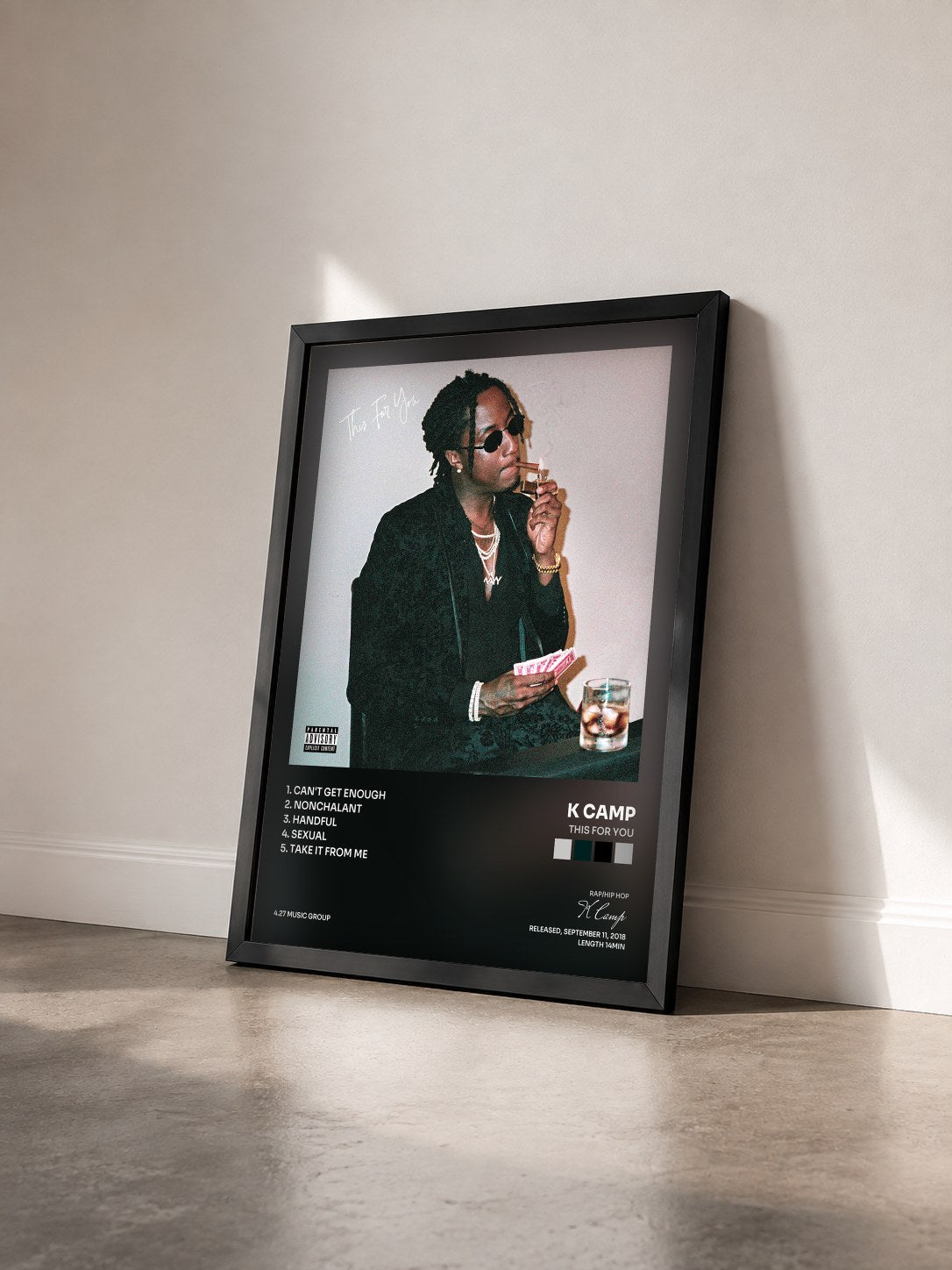 #noir Tableau de l'album This For You de K Camp vu de trois quarts, cadre noir