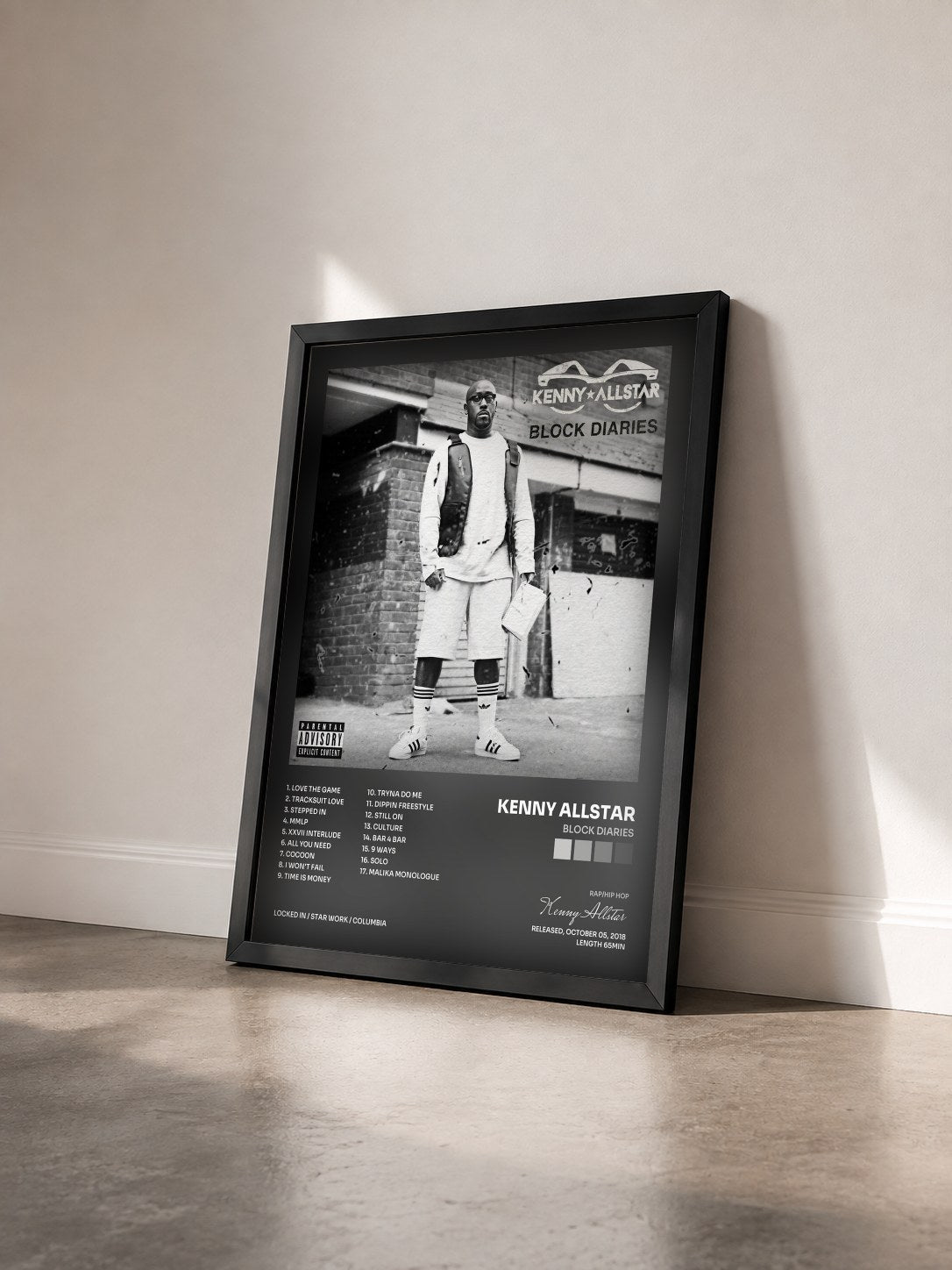 #noir Tableau de l'album Block Diaries de Kenny Allstar vu de trois quarts, cadre noir