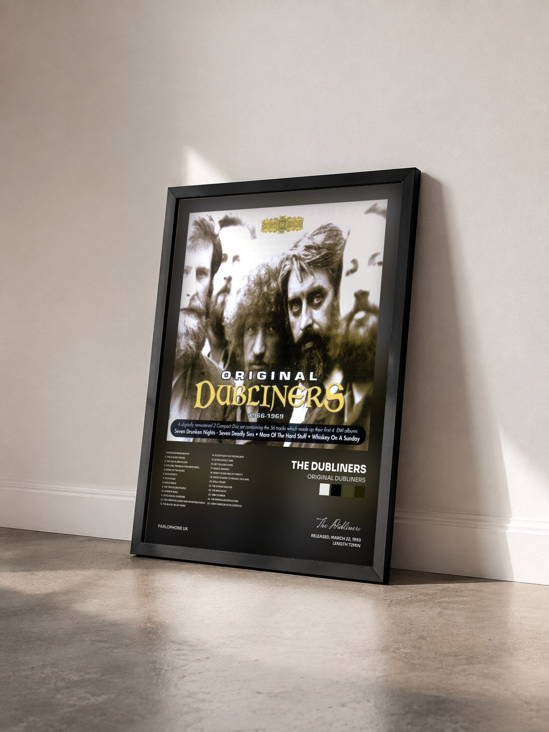 #noir Tableau de l'album Original Dubliners de The Dubliners vu de trois quarts, cadre noir