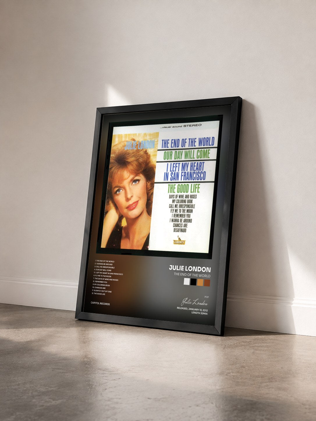 #noir Tableau de l'album The End Of The World de Julie London vu de trois quarts, cadre noir