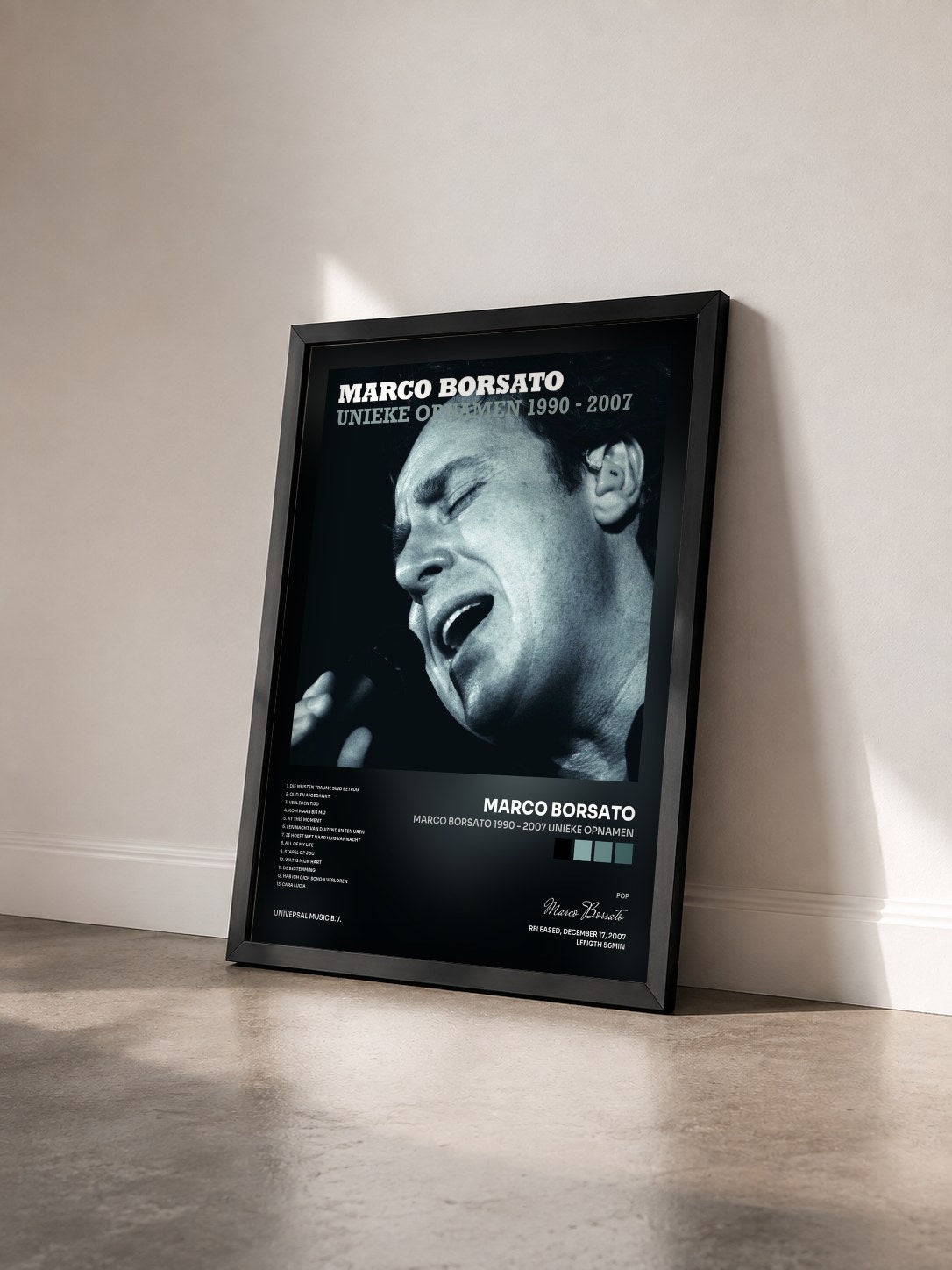 #noir Tableau de l'album Marco Borsato 1990 - 2007 Unieke Opnamen de Marco Borsato vu de trois quarts, cadre noir