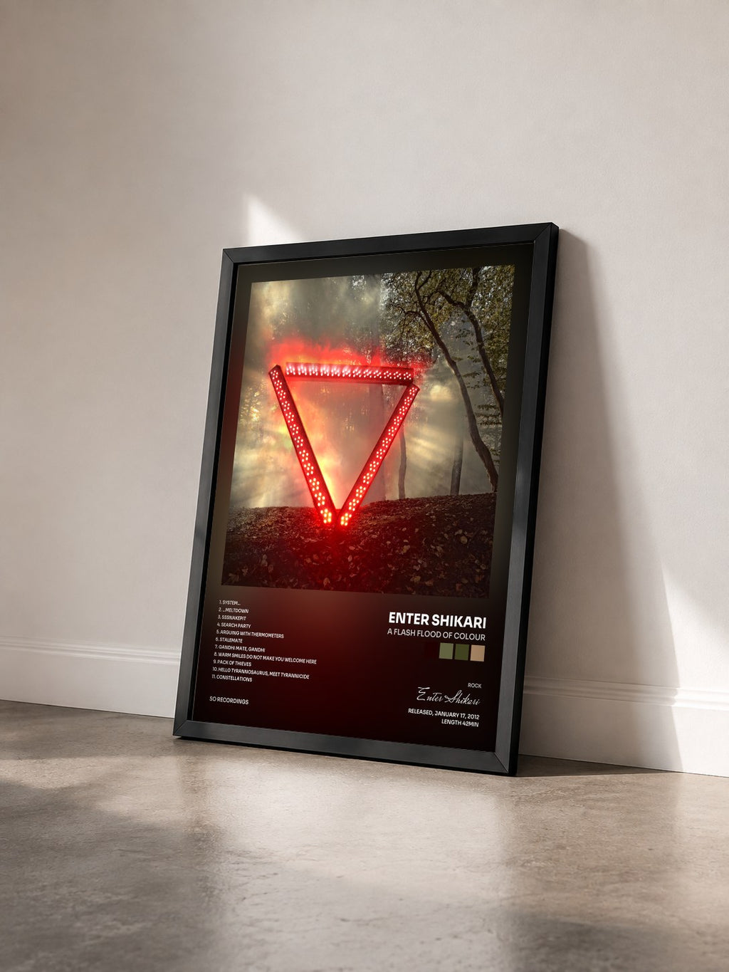#noir Tableau de l'album A Flash Flood of Colour de Enter Shikari vu de trois quarts, cadre noir