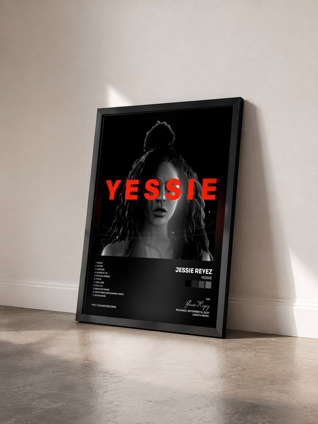 #noir Tableau de l'album YESSIE de Jessie Reyez vu de trois quarts, cadre noir