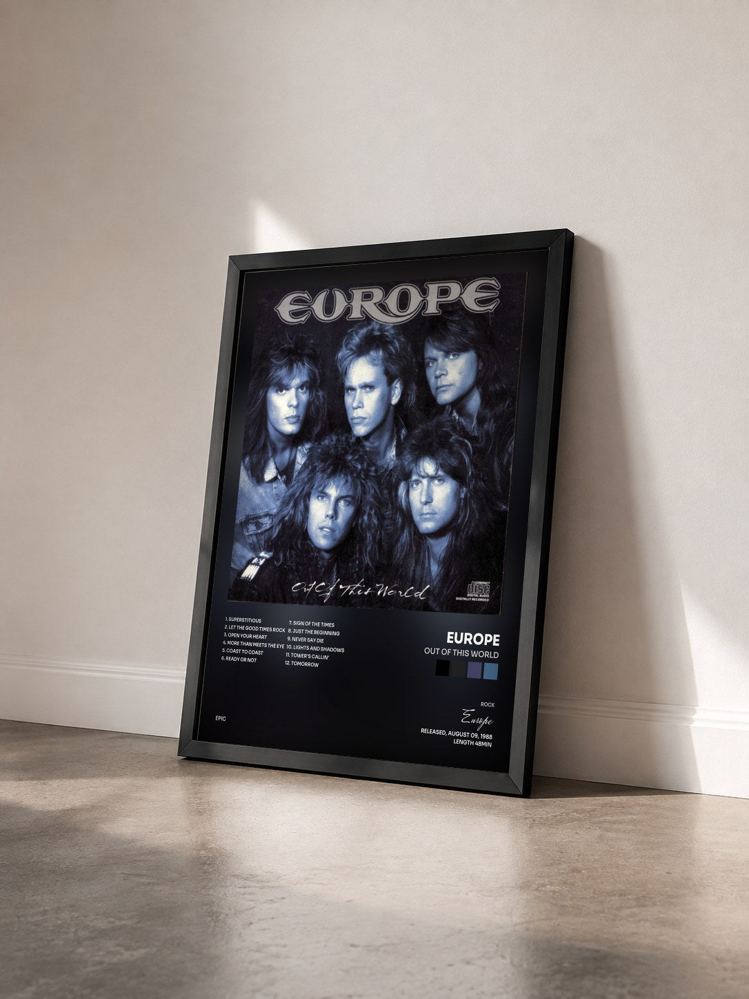 #noir Tableau de l'album Out Of This World de Europe vu de trois quarts, cadre noir