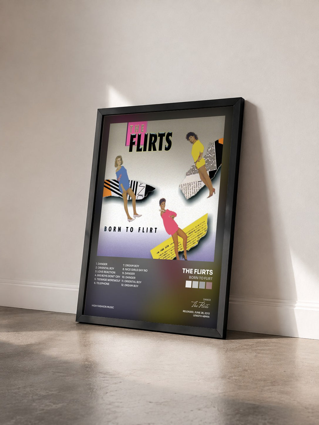 #noir Tableau de l'album Born To Flirt de The Flirts vu de trois quarts, cadre noir
