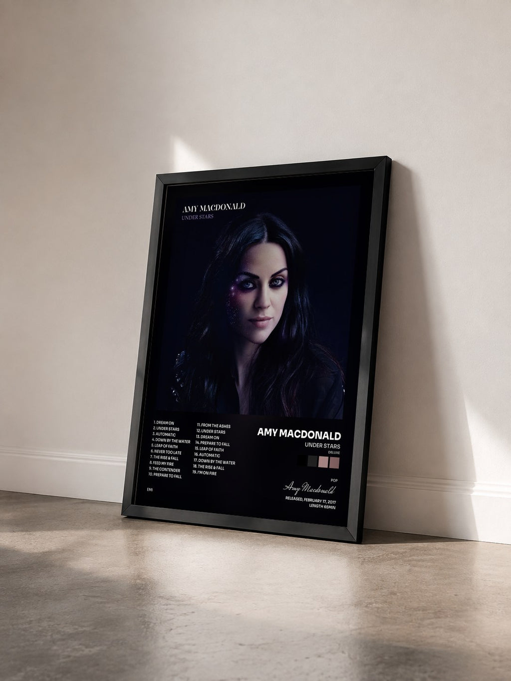 #noir Tableau de l'album Under Stars (Deluxe) de Amy Macdonald vu de trois quarts, cadre noir