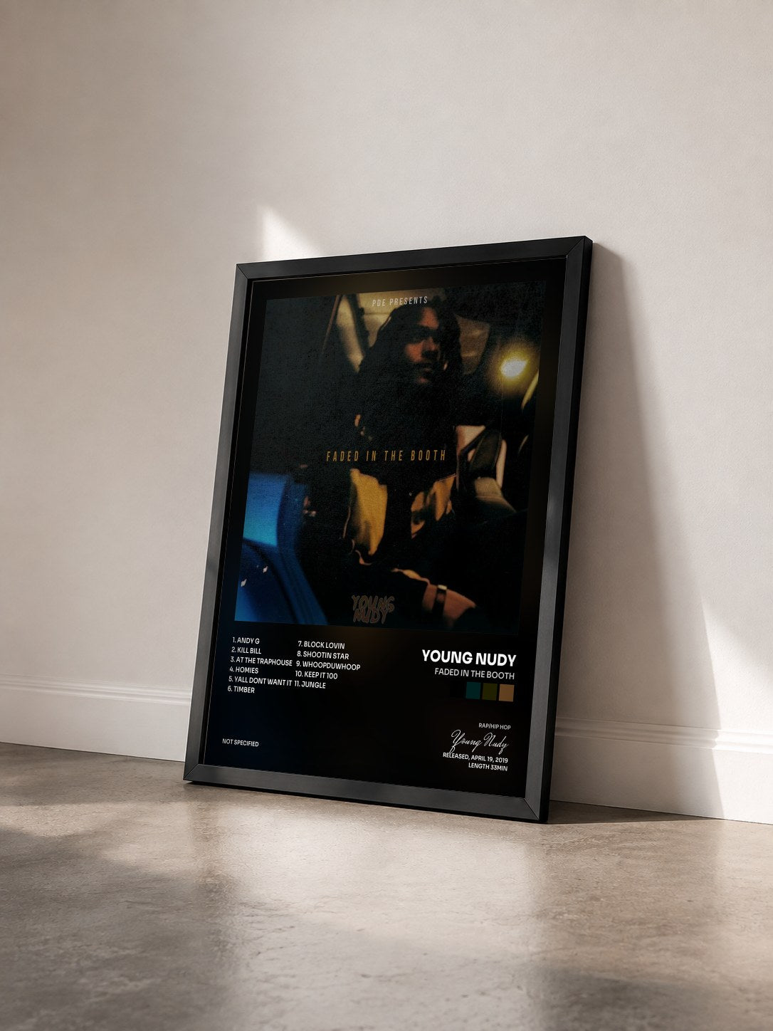 #noir Tableau de l'album Faded In The Booth de Young Nudy vu de trois quarts, cadre noir