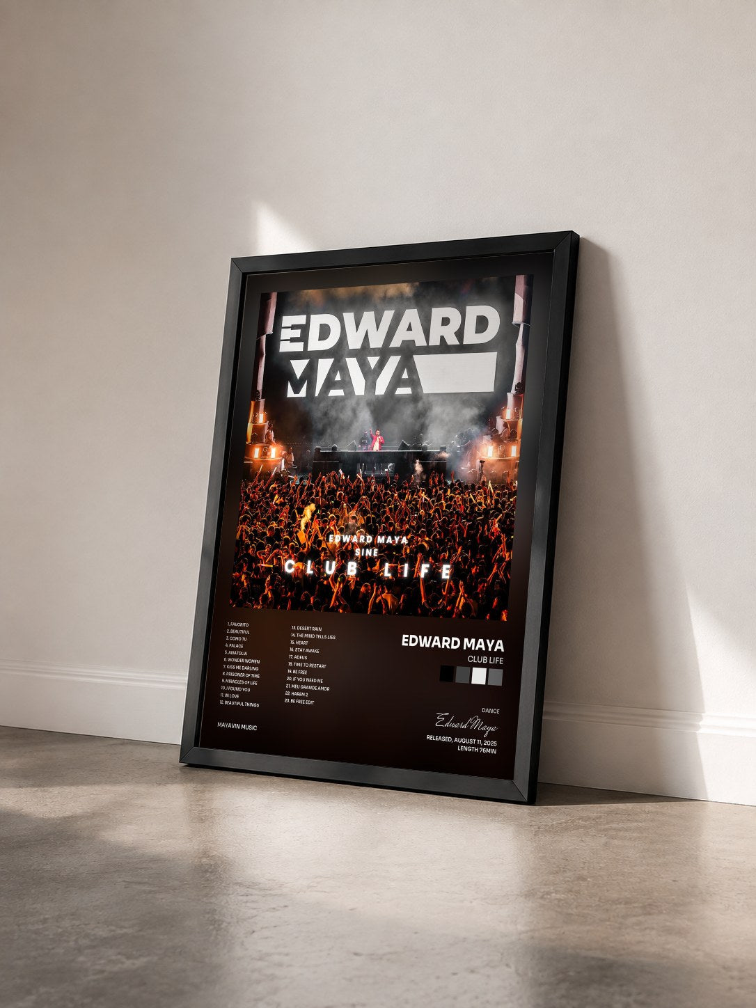 #noir Tableau de l'album Club Life de Edward Maya vu de trois quarts, cadre noir