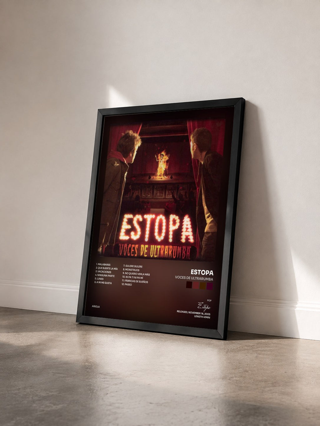 #noir Tableau de l'album Voces de Ultrarumba de Estopa vu de trois quarts, cadre noir