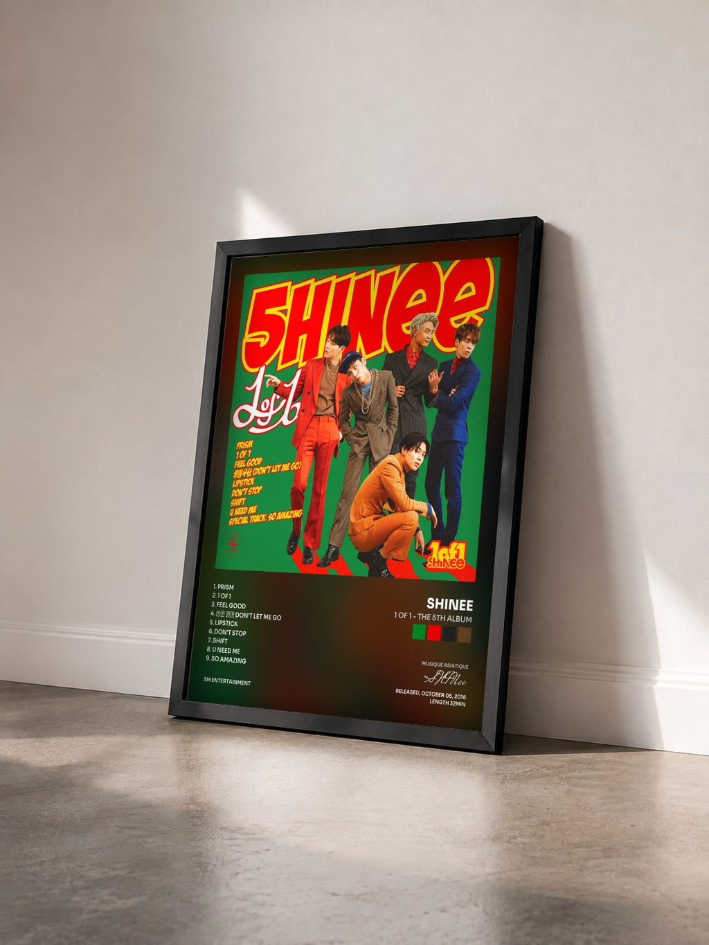 #noir Tableau de l'album 1 of 1 - The 5th Album de SHINee vu de trois quarts, cadre noir