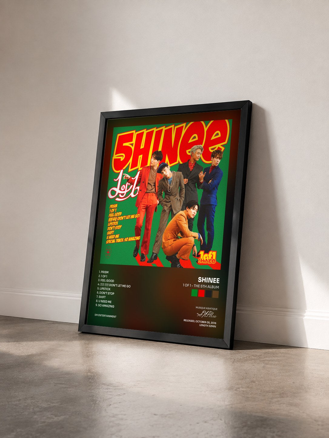 #noir Tableau de l'album 1 of 1 - The 5th Album de SHINee vu de trois quarts, cadre noir