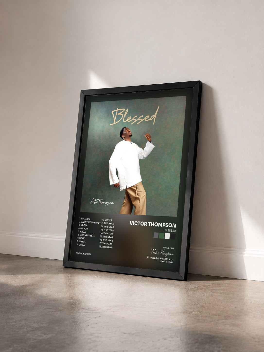 #noir Tableau de l'album Blessed de Victor Thompson vu de trois quarts, cadre noir