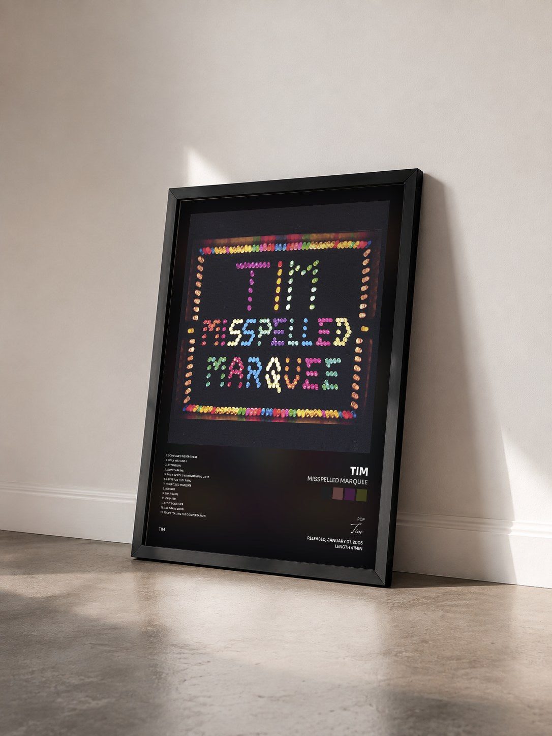 #noir Tableau de l'album Misspelled Marquee de Tim vu de trois quarts, cadre noir