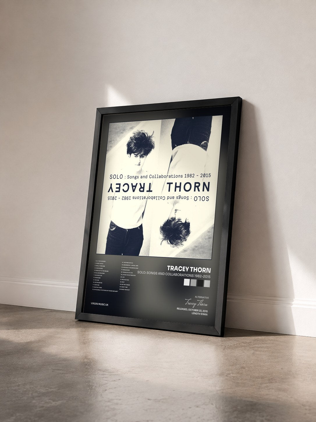 #noir Tableau de l'album Solo: Songs And Collaborations 1982-2015 de Tracey Thorn vu de trois quarts, cadre noir