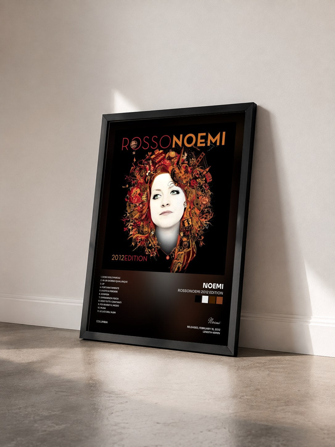 #noir Tableau de l'album RossoNoemi 2012 Edition de Noemi vu de trois quarts, cadre noir