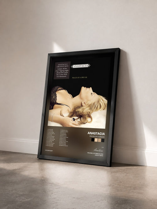 #noir Tableau de l'album Pieces of A Dream de Anastacia vu de trois quarts, cadre noir