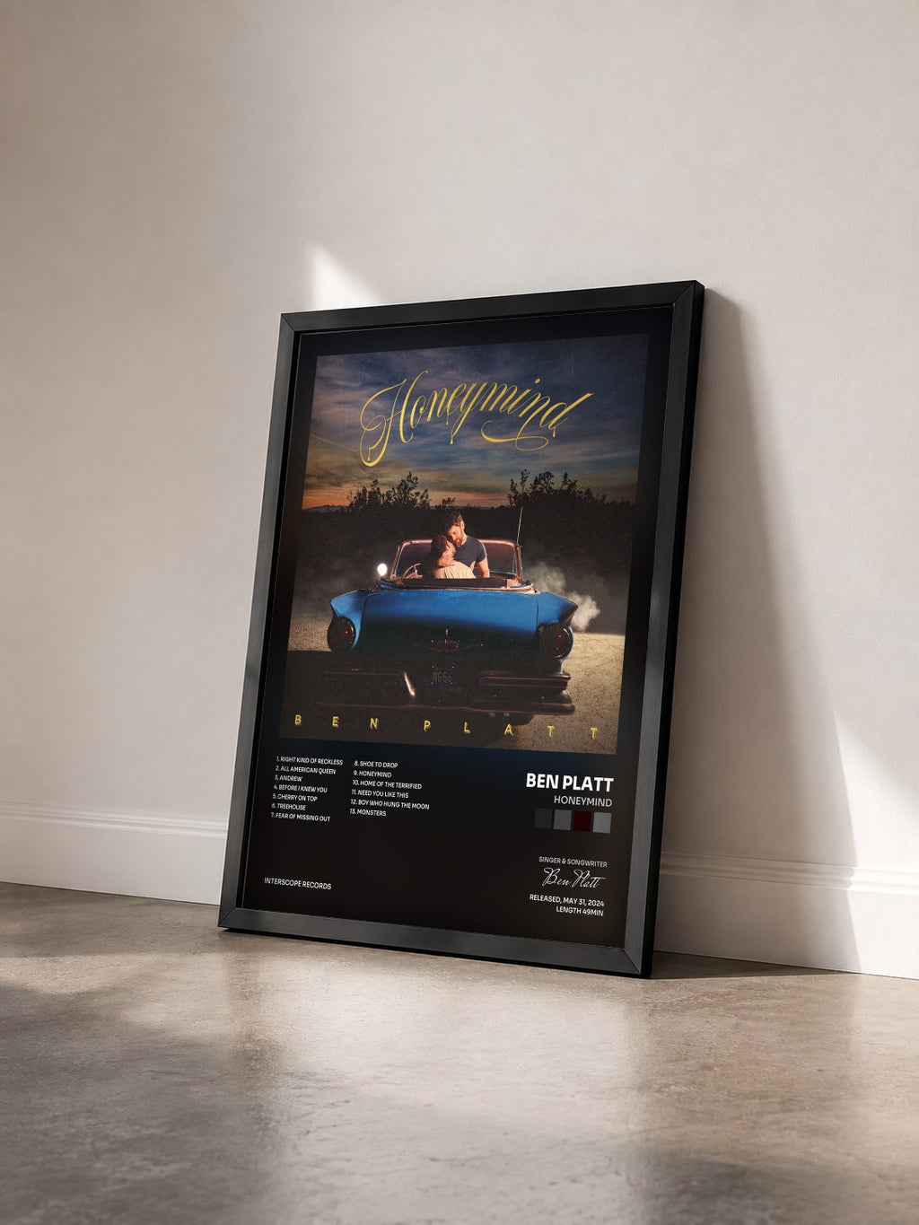 #noir Tableau de l'album Honeymind de Ben Platt vu de trois quarts, cadre noir