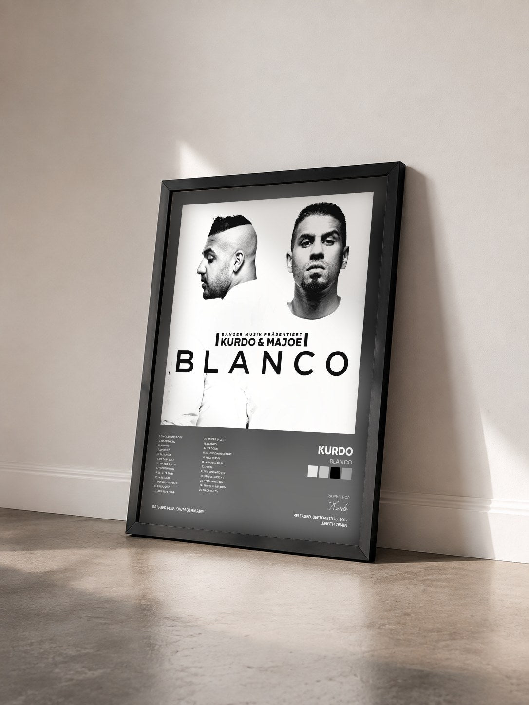 #noir Tableau de l'album Blanco de Kurdo vu de trois quarts, cadre noir