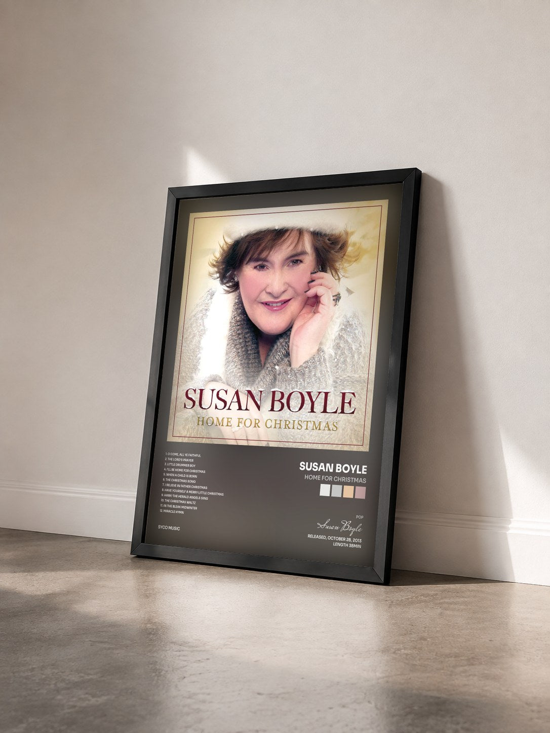 #noir Tableau de l'album Home for Christmas de Susan Boyle vu de trois quarts, cadre noir