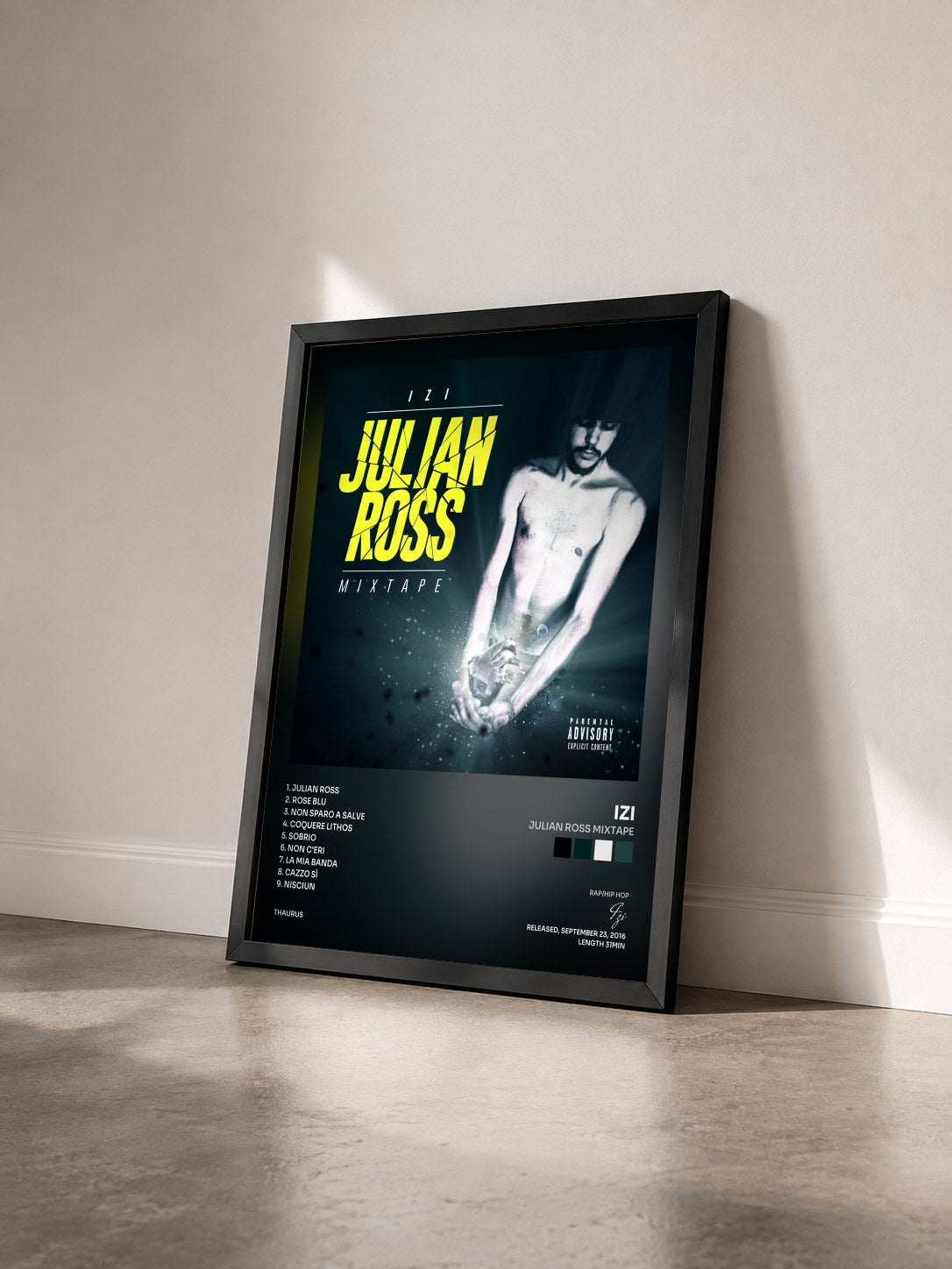 #noir Tableau de l'album Julian Ross Mixtape de Izi vu de trois quarts, cadre noir