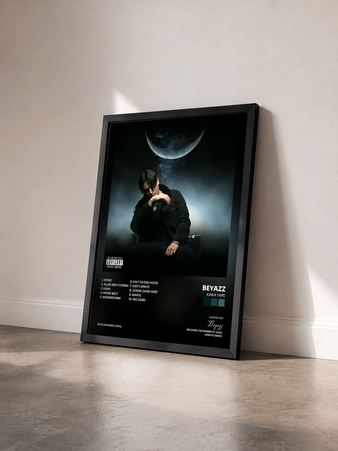 #noir Tableau de l'album Kara Tape de Beyazz vu de trois quarts, cadre noir