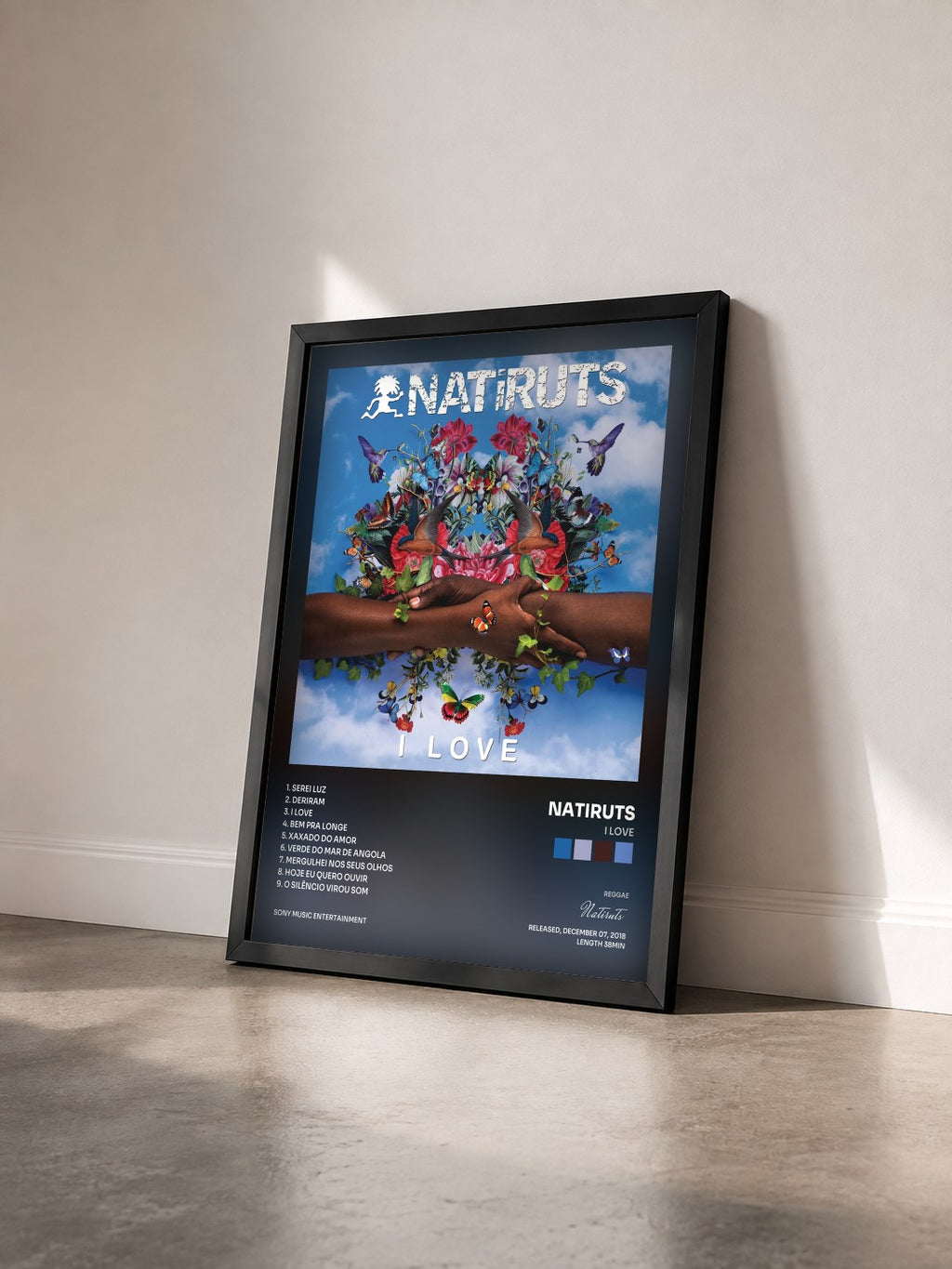 #noir Tableau de l'album I Love de Natiruts vu de trois quarts, cadre noir