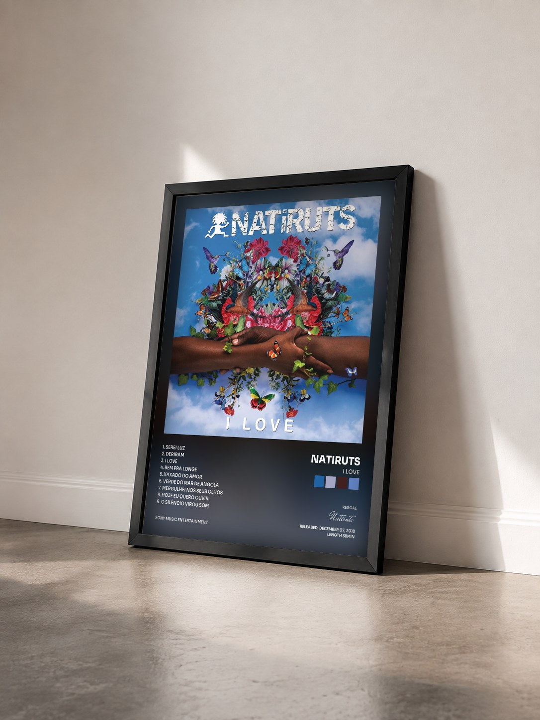 #noir Tableau de l'album I Love de Natiruts vu de trois quarts, cadre noir
