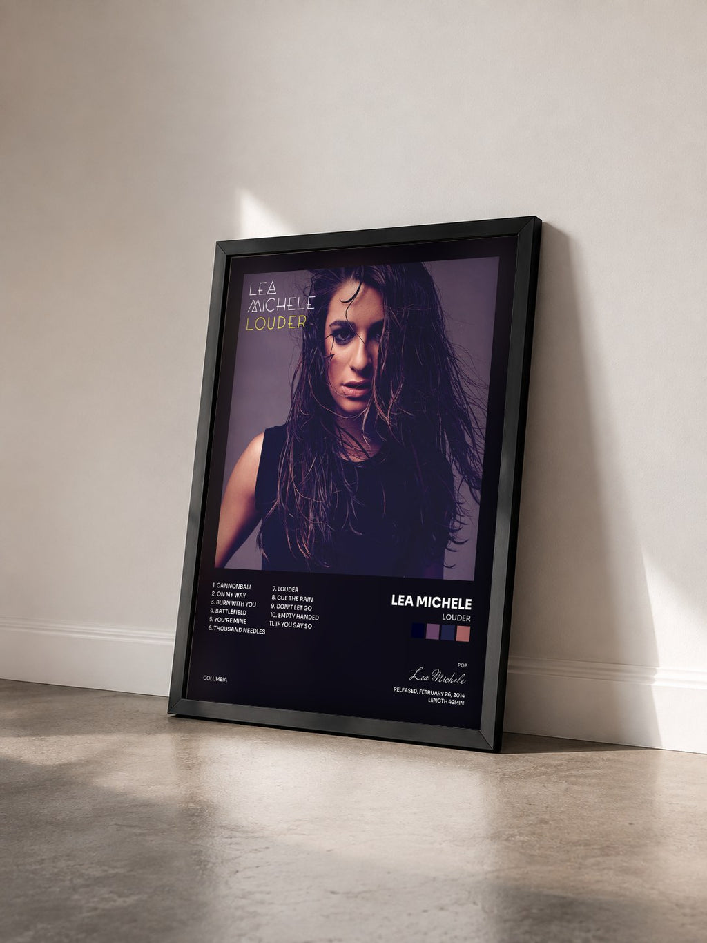 #noir Tableau de l'album Louder de Lea Michele vu de trois quarts, cadre noir