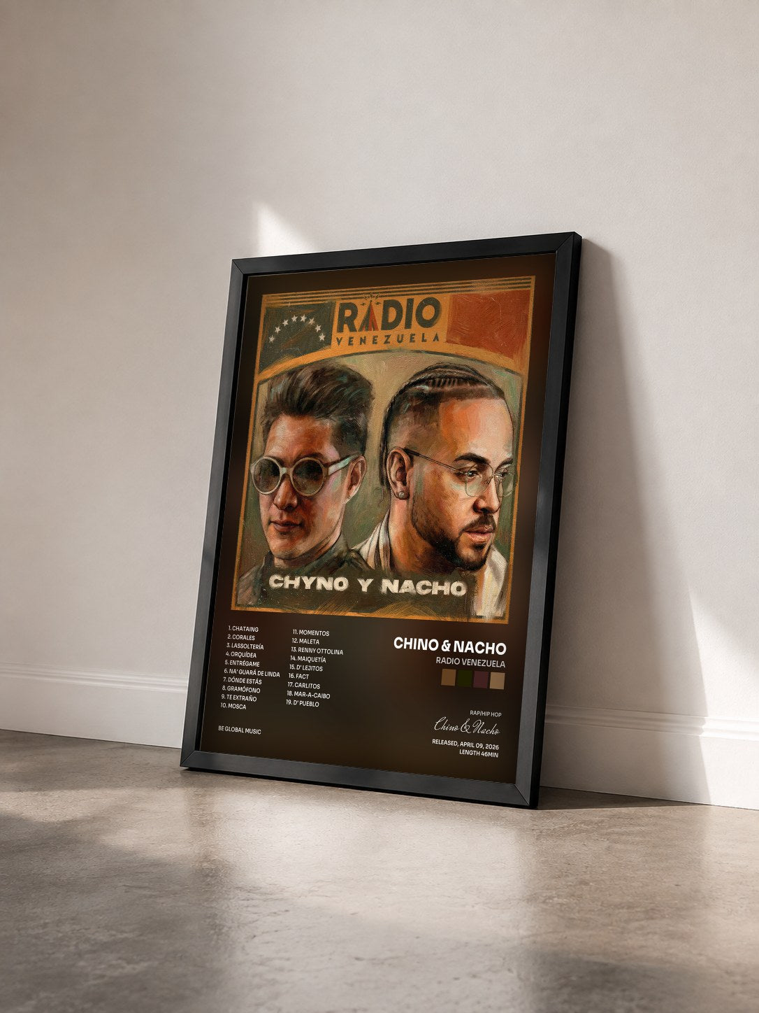 #noir Tableau de l'album RADIO VENEZUELA de Chino & Nacho vu de trois quarts, cadre noir