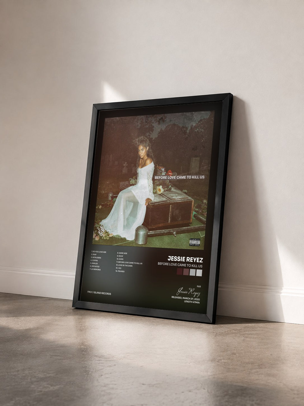 #noir Tableau de l'album BEFORE LOVE CAME TO KILL US de Jessie Reyez vu de trois quarts, cadre noir