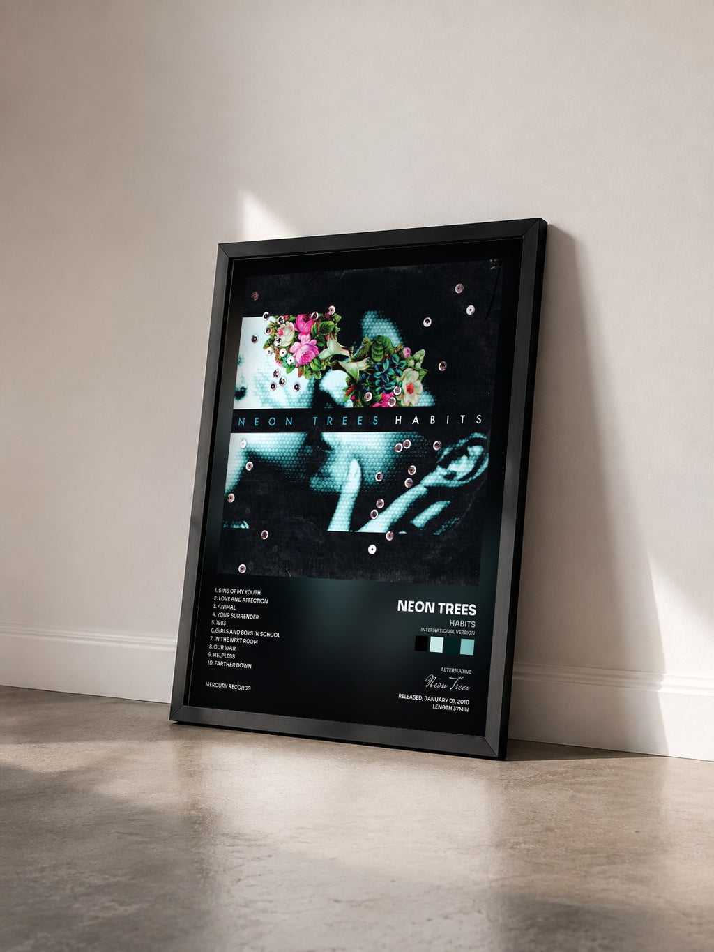 #noir Tableau de l'album Habits (International Version) de Neon Trees vu de trois quarts, cadre noir