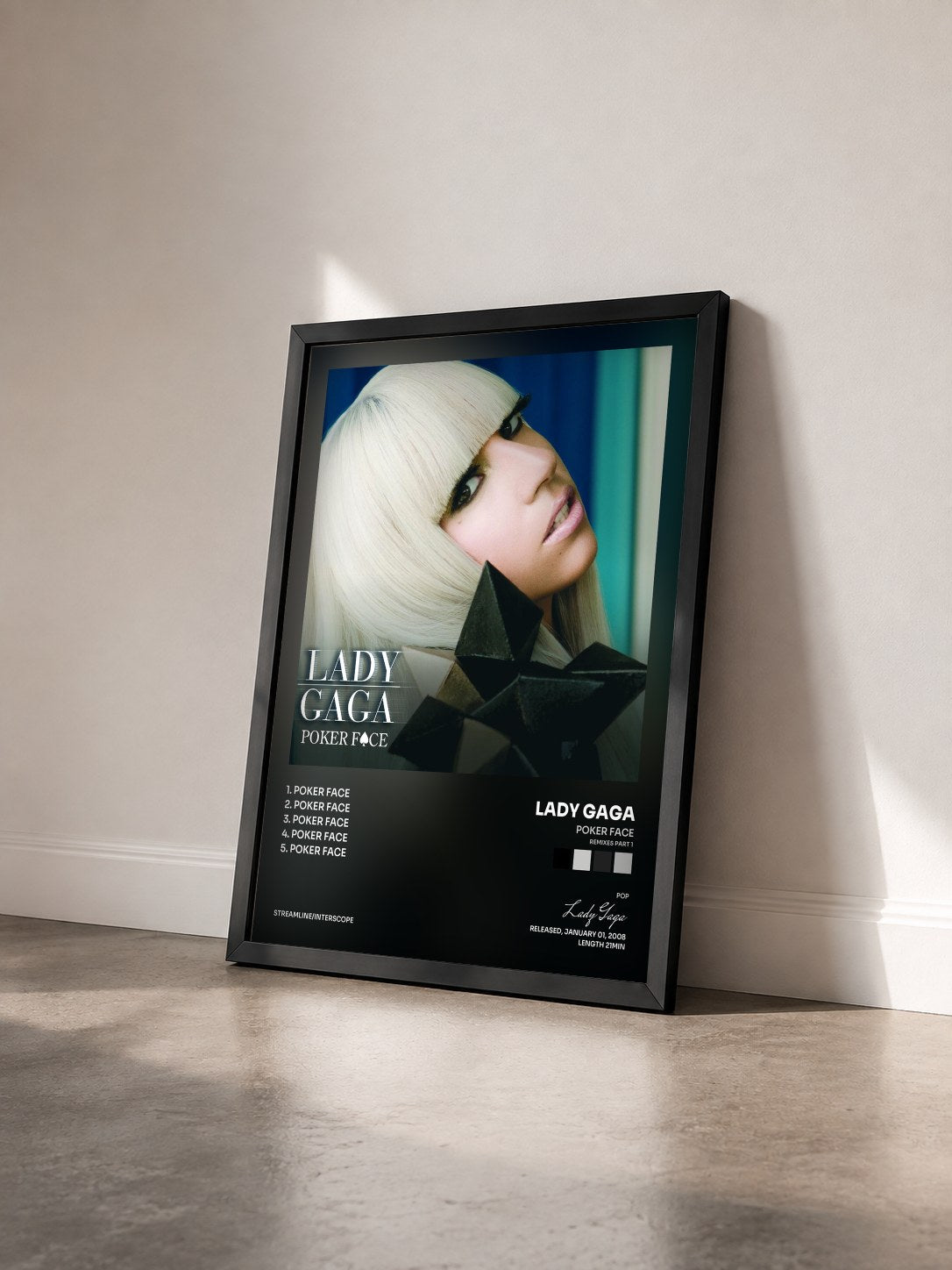 #noir Tableau de l'album Poker Face (Remixes Part 1) de Lady Gaga vu de trois quarts, cadre noir