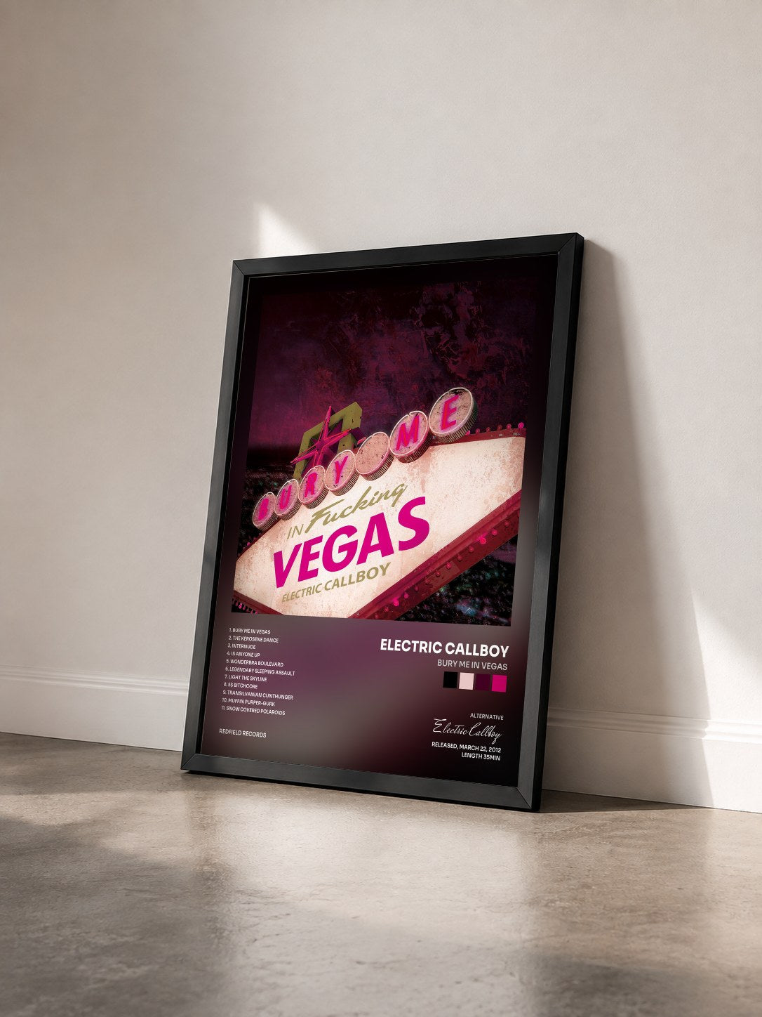 #noir Tableau de l'album Bury Me in Vegas de Electric Callboy vu de trois quarts, cadre noir