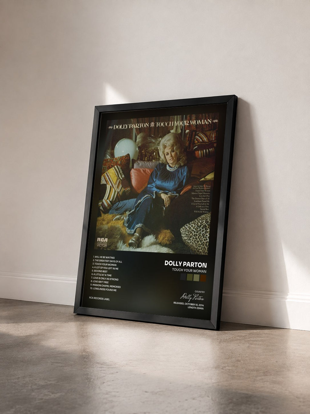 #noir Tableau de l'album Touch Your Woman de Dolly Parton vu de trois quarts, cadre noir