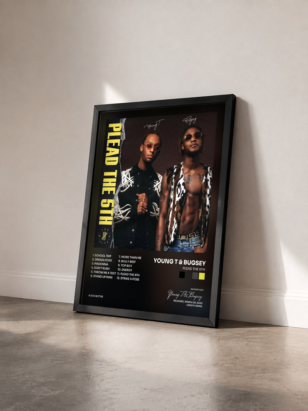 #noir Tableau de l'album Plead The 5th de Young T & Bugsey vu de trois quarts, cadre noir