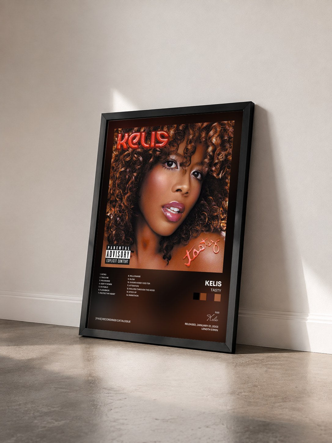 #noir Tableau de l'album Tasty de Kelis vu de trois quarts, cadre noir