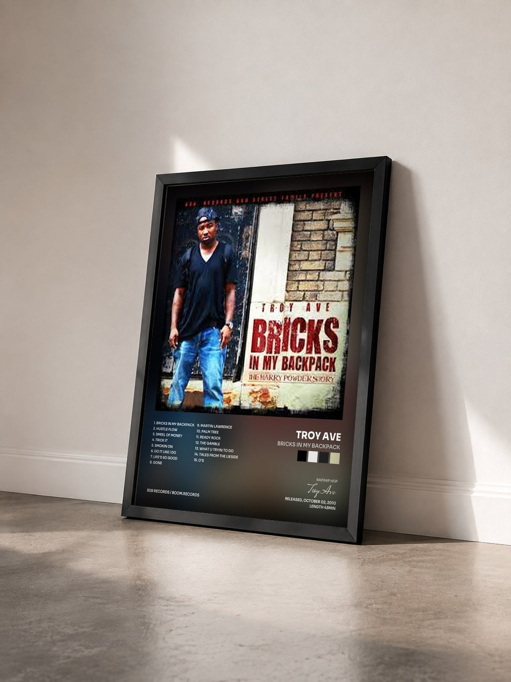 #noir Tableau de l'album Bricks In My Backpack de Troy Ave vu de trois quarts, cadre noir