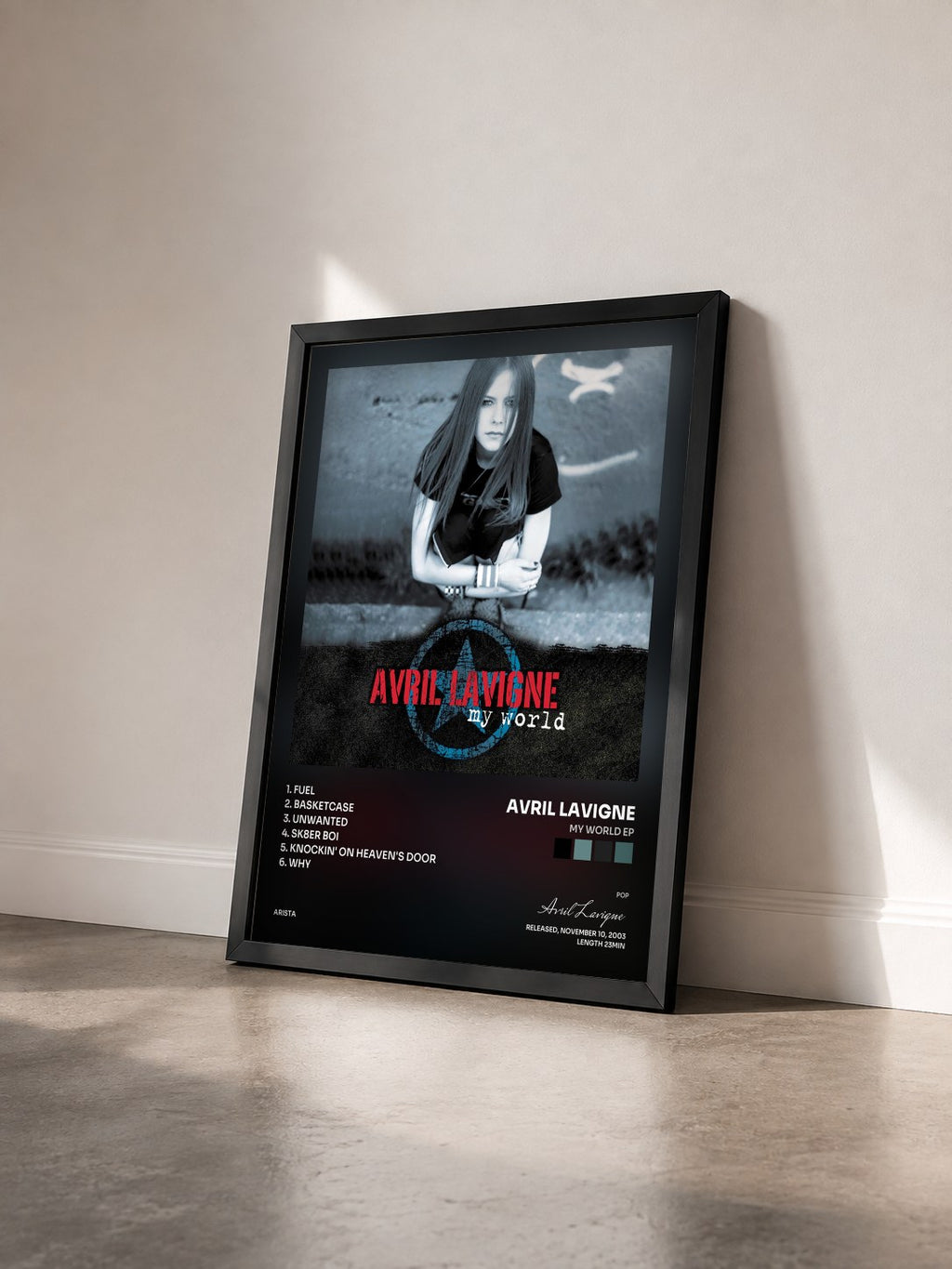 #noir Tableau de l'album My World EP de Avril Lavigne vu de trois quarts, cadre noir