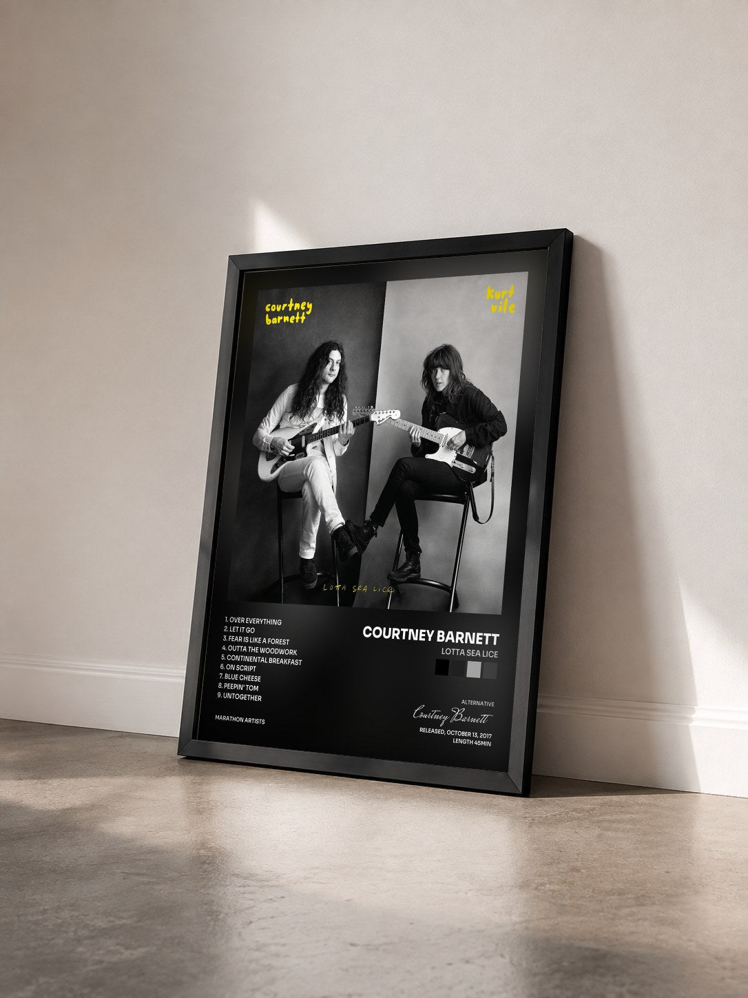 #noir Tableau de l'album Lotta Sea Lice de Courtney Barnett vu de trois quarts, cadre noir