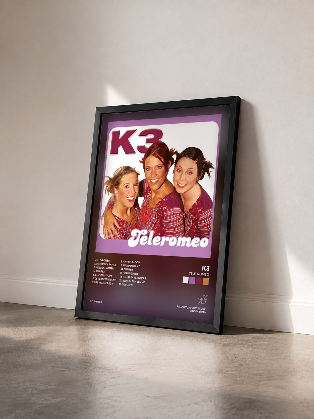 #noir Tableau de l'album Tele-Romeo de K3 vu de trois quarts, cadre noir