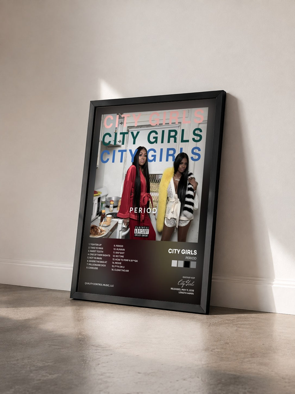#noir Tableau de l'album PERIOD de City Girls vu de trois quarts, cadre noir