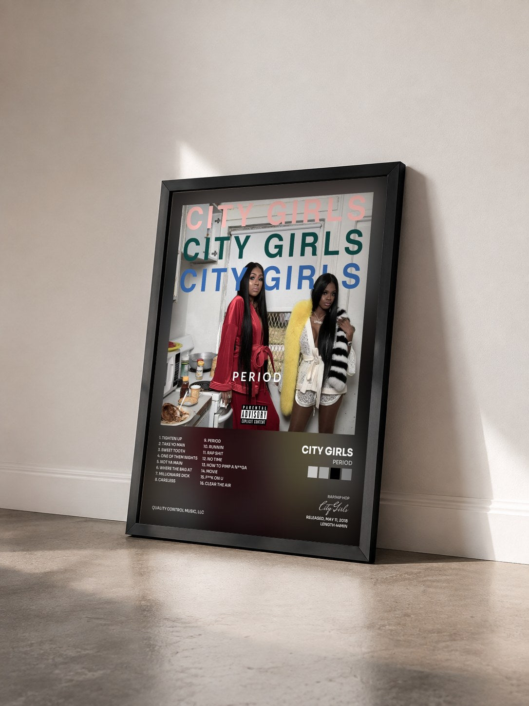#noir Tableau de l'album PERIOD de City Girls vu de trois quarts, cadre noir