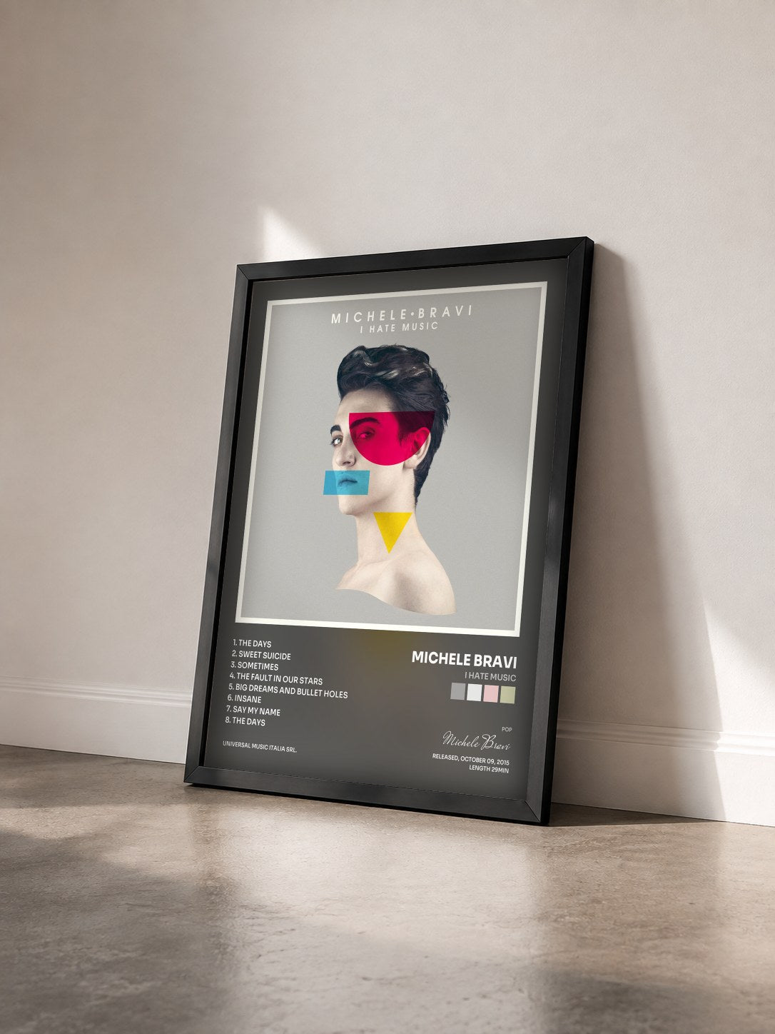 #noir Tableau de l'album I Hate Music de Michele Bravi vu de trois quarts, cadre noir